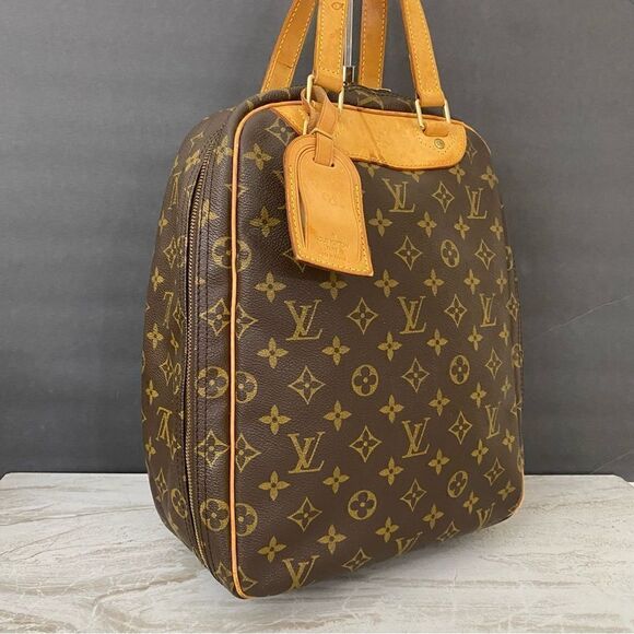 LOUIS VUITTON Monogram Excursion Handbag 👜 - Picture 4 of 15